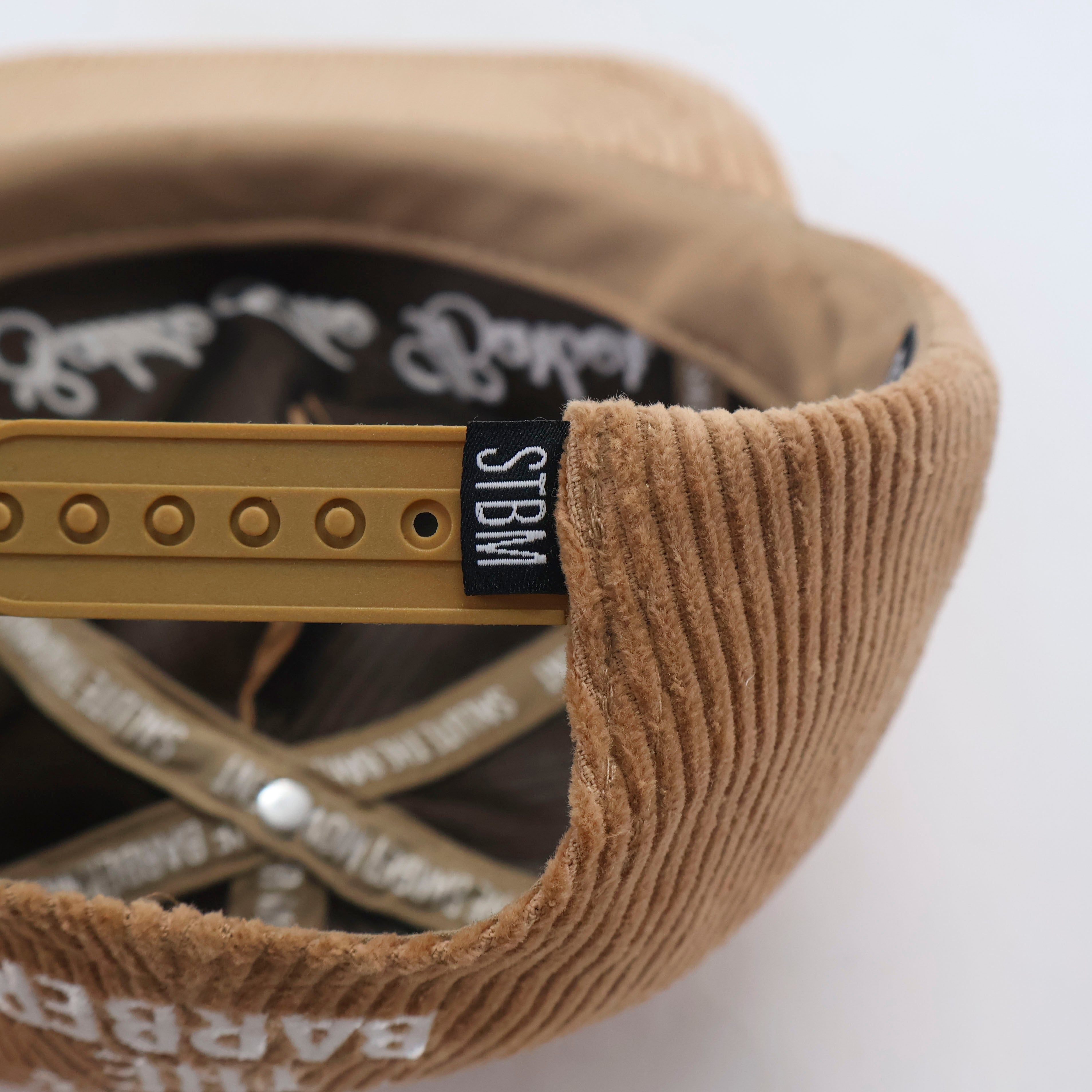SALUTE THE BARBER™ Premium Tan Corduroy Snapback

Classic Style. Modern Culture. Respect The Craft.